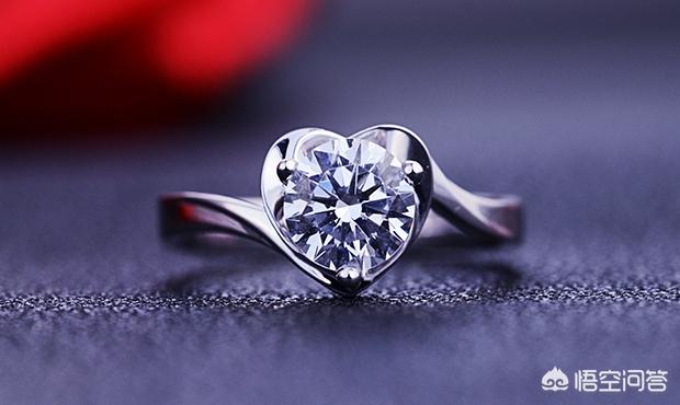 订婚送什么礼物好strong/p/p
p贵重订婚戒指
/strong，订婚礼物的选法是什么？